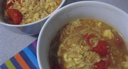Stella Dacuma Schour Tomato and Egg Instant Ramen Cooking with Stellaaa-112